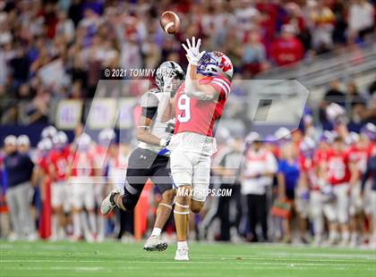 Thumbnail 3 in Westlake vs. Guyer (UIL Football 6A D2 Finals) photogallery.