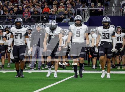 Thumbnail 2 in Westlake vs. Guyer (UIL Football 6A D2 Finals) photogallery.