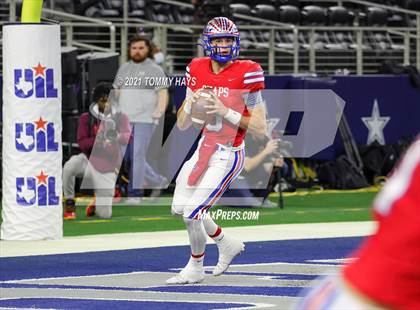 Thumbnail 2 in Westlake vs. Guyer (UIL Football 6A D2 Finals) photogallery.