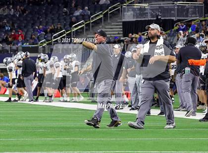 Thumbnail 3 in Westlake vs. Guyer (UIL Football 6A D2 Finals) photogallery.