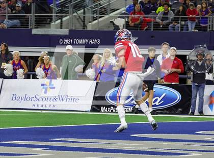 Thumbnail 2 in Westlake vs. Guyer (UIL Football 6A D2 Finals) photogallery.