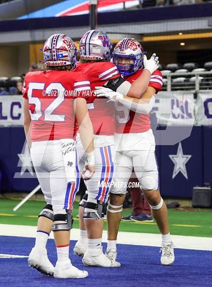 Thumbnail 1 in Westlake vs. Guyer (UIL Football 6A D2 Finals) photogallery.