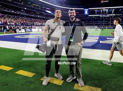 Thumbnail 1 in Westlake vs. Guyer (UIL Football 6A D2 Finals) photogallery.
