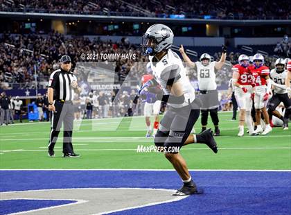 Thumbnail 3 in Westlake vs. Guyer (UIL Football 6A D2 Finals) photogallery.