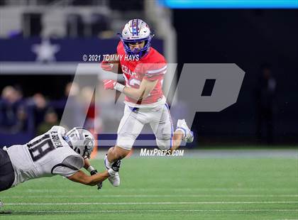 Thumbnail 2 in Westlake vs. Guyer (UIL Football 6A D2 Finals) photogallery.