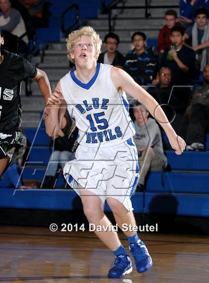 Thumbnail 2 in Rodriguez vs. Davis (Les Curry Invitational) photogallery.