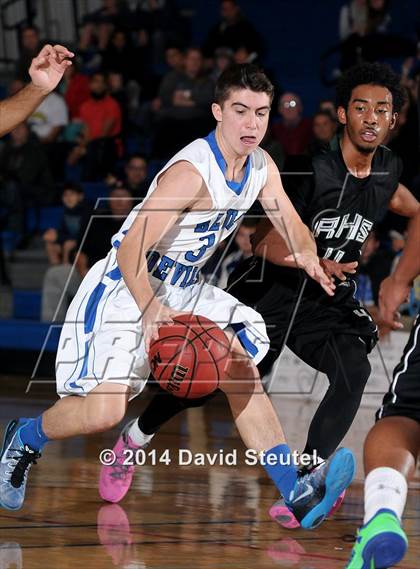 Thumbnail 1 in Rodriguez vs. Davis (Les Curry Invitational) photogallery.