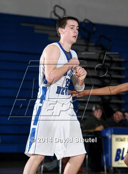 Thumbnail 3 in Rodriguez vs. Davis (Les Curry Invitational) photogallery.