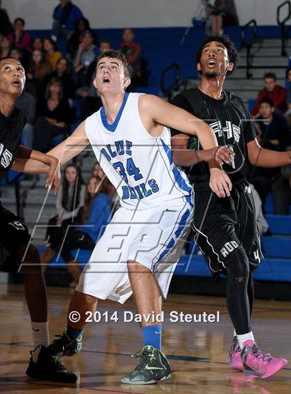 Thumbnail 2 in Rodriguez vs. Davis (Les Curry Invitational) photogallery.
