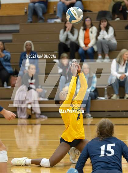 Thumbnail 2 in Shrine Catholic vs Regina (CHSL Cardinal Quarterfinal) photogallery.