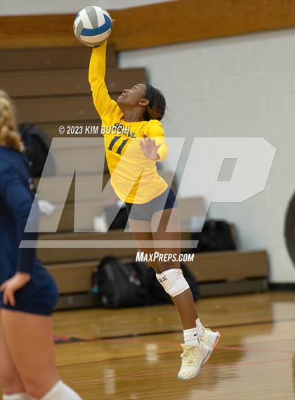 Thumbnail 2 in Shrine Catholic vs Regina (CHSL Cardinal Quarterfinal) photogallery.