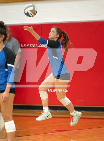 Thumbnail 3 in Shrine Catholic vs Regina (CHSL Cardinal Quarterfinal) photogallery.