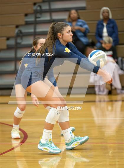 Thumbnail 3 in Shrine Catholic vs Regina (CHSL Cardinal Quarterfinal) photogallery.