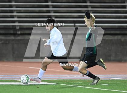 Thumbnail 2 in Bonnabel vs Benjamin Franklin (LHSAA Div II Regional) photogallery.