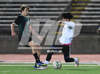 Thumbnail 3 in Bonnabel vs Benjamin Franklin (LHSAA Div II Regional) photogallery.
