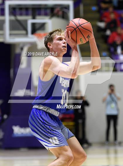 Thumbnail 2 in Fremont vs. Pleasant Grove (UHSAA 6A Semifinal) photogallery.