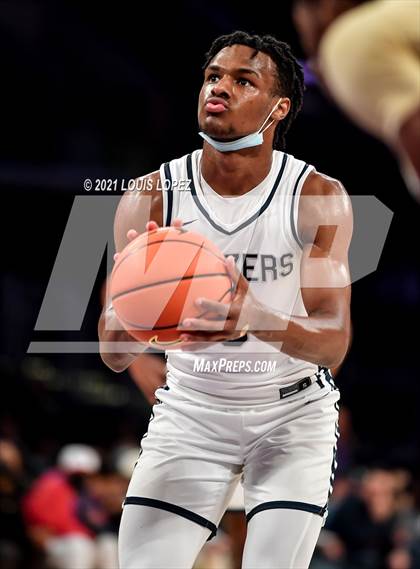 Thumbnail 1 in Sierra Canyon vs. St. Vincent-St. Mary (The Chosen 1's Invitational) photogallery.