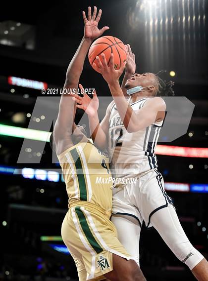 Thumbnail 2 in Sierra Canyon vs. St. Vincent-St. Mary (The Chosen 1's Invitational) photogallery.