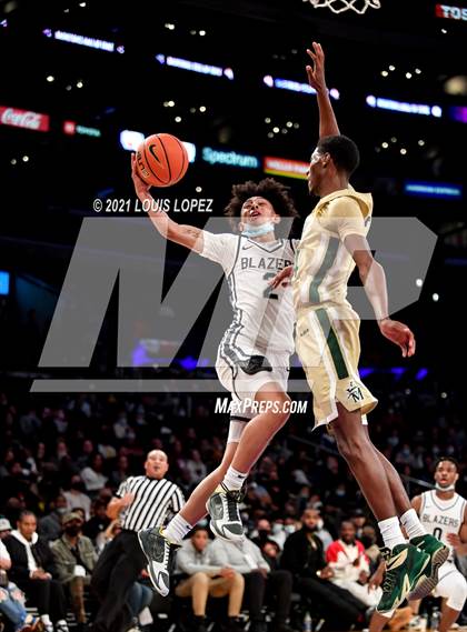 Thumbnail 3 in Sierra Canyon vs. St. Vincent-St. Mary (The Chosen 1's Invitational) photogallery.
