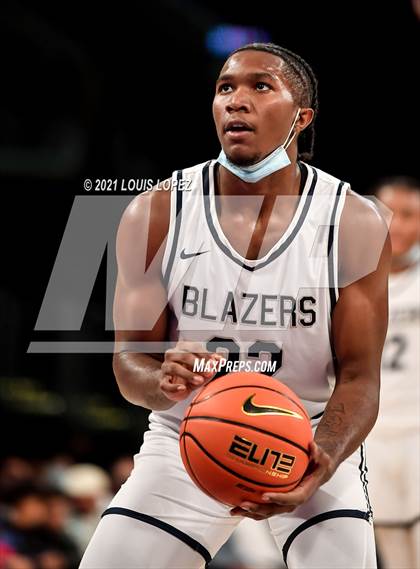 Thumbnail 2 in Sierra Canyon vs. St. Vincent-St. Mary (The Chosen 1's Invitational) photogallery.