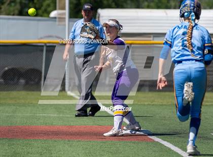 Thumbnail 3 in Sam Houston vs. Live Oak (LHSAA Division 1 Non-Select Semi Final) photogallery.