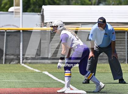 Thumbnail 2 in Sam Houston vs. Live Oak (LHSAA Division 1 Non-Select Semi Final) photogallery.