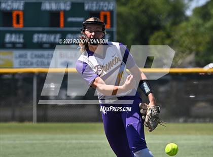 Thumbnail 2 in Sam Houston vs. Live Oak (LHSAA Division 1 Non-Select Semi Final) photogallery.