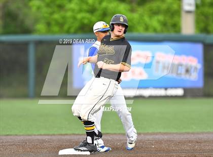 Thumbnail 2 in De La Salle @ St. Laurence (IHSA 3A Super-Sectional) photogallery.