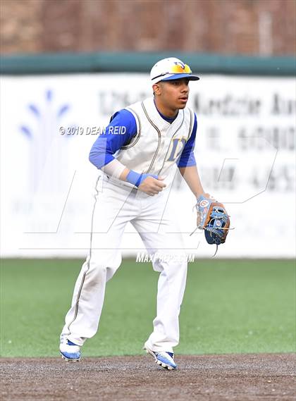 Thumbnail 3 in De La Salle @ St. Laurence (IHSA 3A Super-Sectional) photogallery.