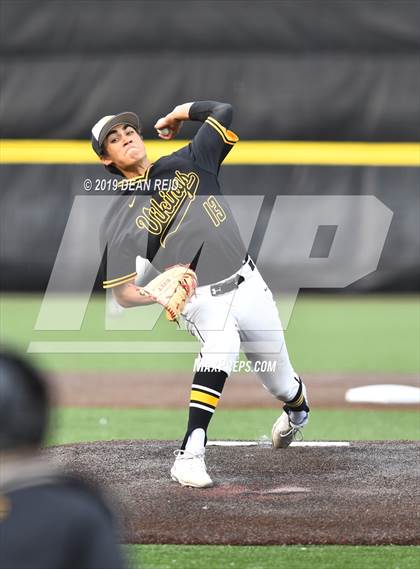 Thumbnail 2 in De La Salle @ St. Laurence (IHSA 3A Super-Sectional) photogallery.