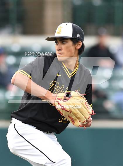 Thumbnail 3 in De La Salle @ St. Laurence (IHSA 3A Super-Sectional) photogallery.