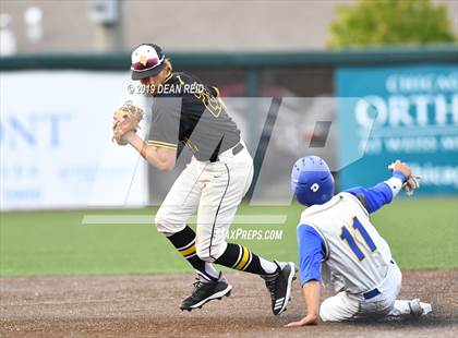 Thumbnail 2 in De La Salle @ St. Laurence (IHSA 3A Super-Sectional) photogallery.
