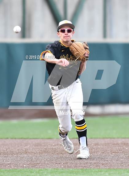 Thumbnail 1 in De La Salle @ St. Laurence (IHSA 3A Super-Sectional) photogallery.