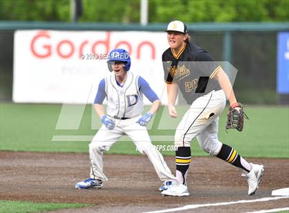 Thumbnail 1 in De La Salle @ St. Laurence (IHSA 3A Super-Sectional) photogallery.