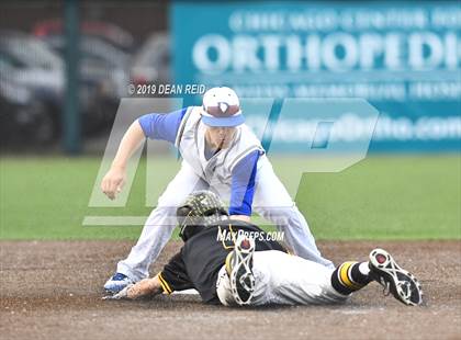 Thumbnail 3 in De La Salle @ St. Laurence (IHSA 3A Super-Sectional) photogallery.