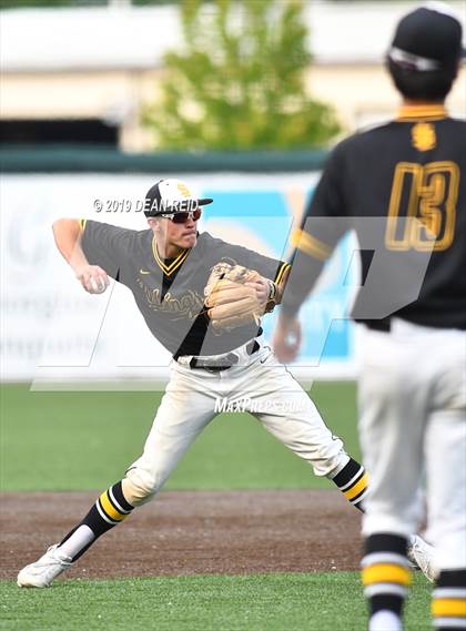 Thumbnail 2 in De La Salle @ St. Laurence (IHSA 3A Super-Sectional) photogallery.