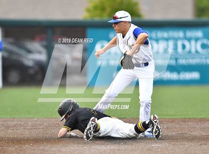 Thumbnail 1 in De La Salle @ St. Laurence (IHSA 3A Super-Sectional) photogallery.