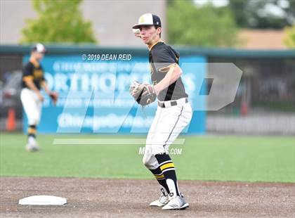Thumbnail 3 in De La Salle @ St. Laurence (IHSA 3A Super-Sectional) photogallery.