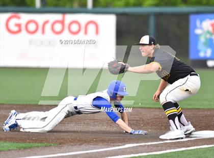 Thumbnail 2 in De La Salle @ St. Laurence (IHSA 3A Super-Sectional) photogallery.