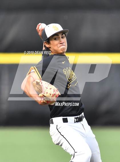 Thumbnail 3 in De La Salle @ St. Laurence (IHSA 3A Super-Sectional) photogallery.
