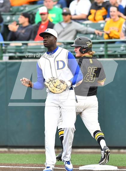 Thumbnail 3 in De La Salle @ St. Laurence (IHSA 3A Super-Sectional) photogallery.