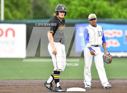 Thumbnail 3 in De La Salle @ St. Laurence (IHSA 3A Super-Sectional) photogallery.