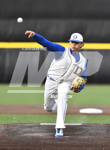 Thumbnail 3 in De La Salle @ St. Laurence (IHSA 3A Super-Sectional) photogallery.
