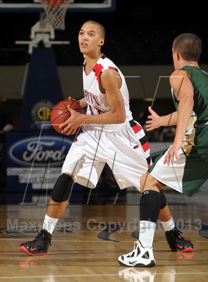 Thumbnail 1 in Royal vs. Tustin (CIF SS D3AAA Final) photogallery.