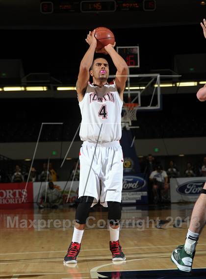 Thumbnail 2 in Royal vs. Tustin (CIF SS D3AAA Final) photogallery.
