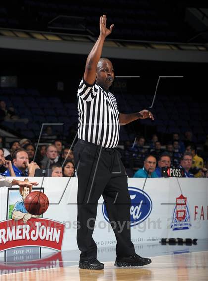 Thumbnail 1 in Royal vs. Tustin (CIF SS D3AAA Final) photogallery.