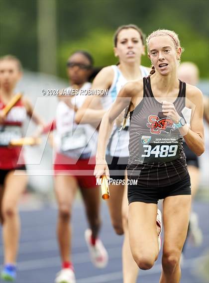 Thumbnail 2 in FHSAA 4A Finals (4 x 800 Meter) photogallery.