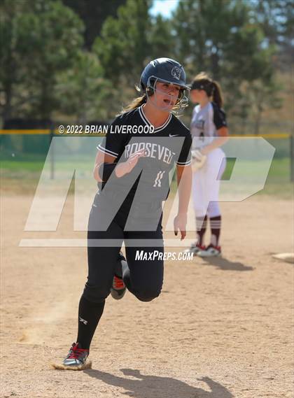 Thumbnail 3 in Roosevelt vs. Silver Creek (CHSAA 4A Region 6 Playoff) photogallery.
