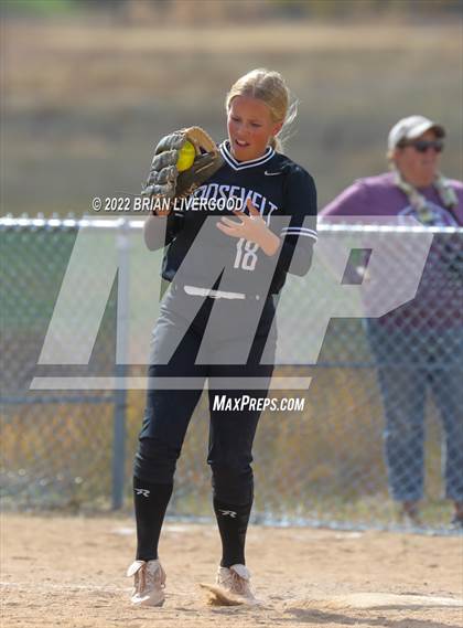 Thumbnail 3 in Roosevelt vs. Silver Creek (CHSAA 4A Region 6 Playoff) photogallery.