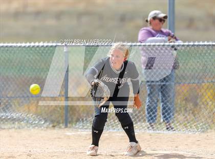 Thumbnail 2 in Roosevelt vs. Silver Creek (CHSAA 4A Region 6 Playoff) photogallery.